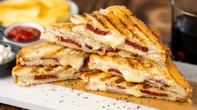 Hepimizin Baş Tacı: Tost