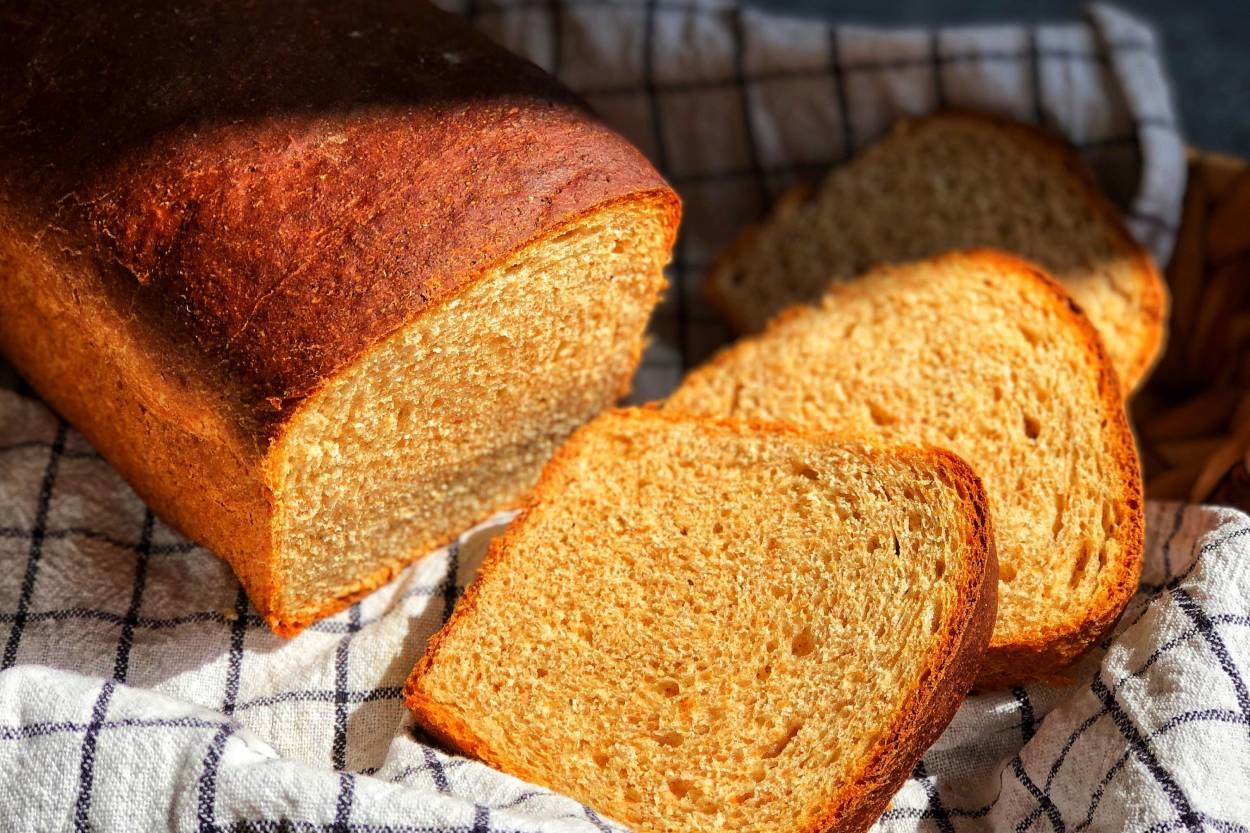 Yumuşacık İç Dokusuyla: Tam Buğday Unlu Tost Ekmeği