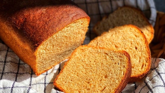 Yumuşacık İç Dokusuyla: Tam Buğday Unlu Tost Ekmeği