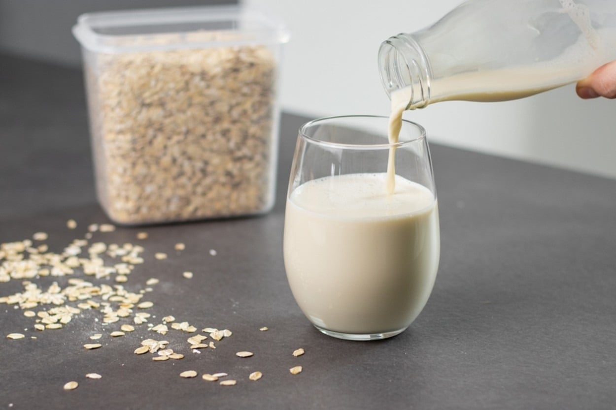 Laktozsuz ve Vegan: Yulaf Sütünün Faydaları, Kalori ve Besin Değerleri