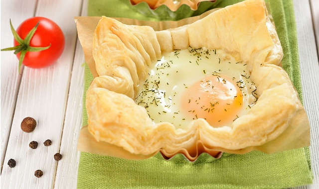 Kahvaltı Çanağı: Milföyde Yumurta
