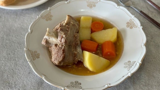 Yumuşacık Olur: Lokanta Usulü Et Haşlama