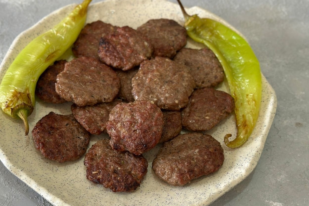 İçi Sulu Sulu: Mangalda Köfte