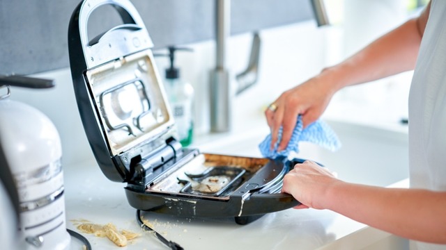 Tost Makinesi Nasıl Temizlenir? Her Modele Özel Pratik Temizlik İpuçları