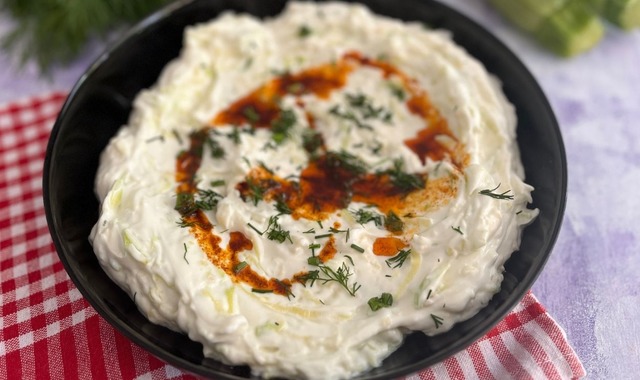 Yaz Sofralarına Ferahlık: Yoğurtlu Kabak Borani