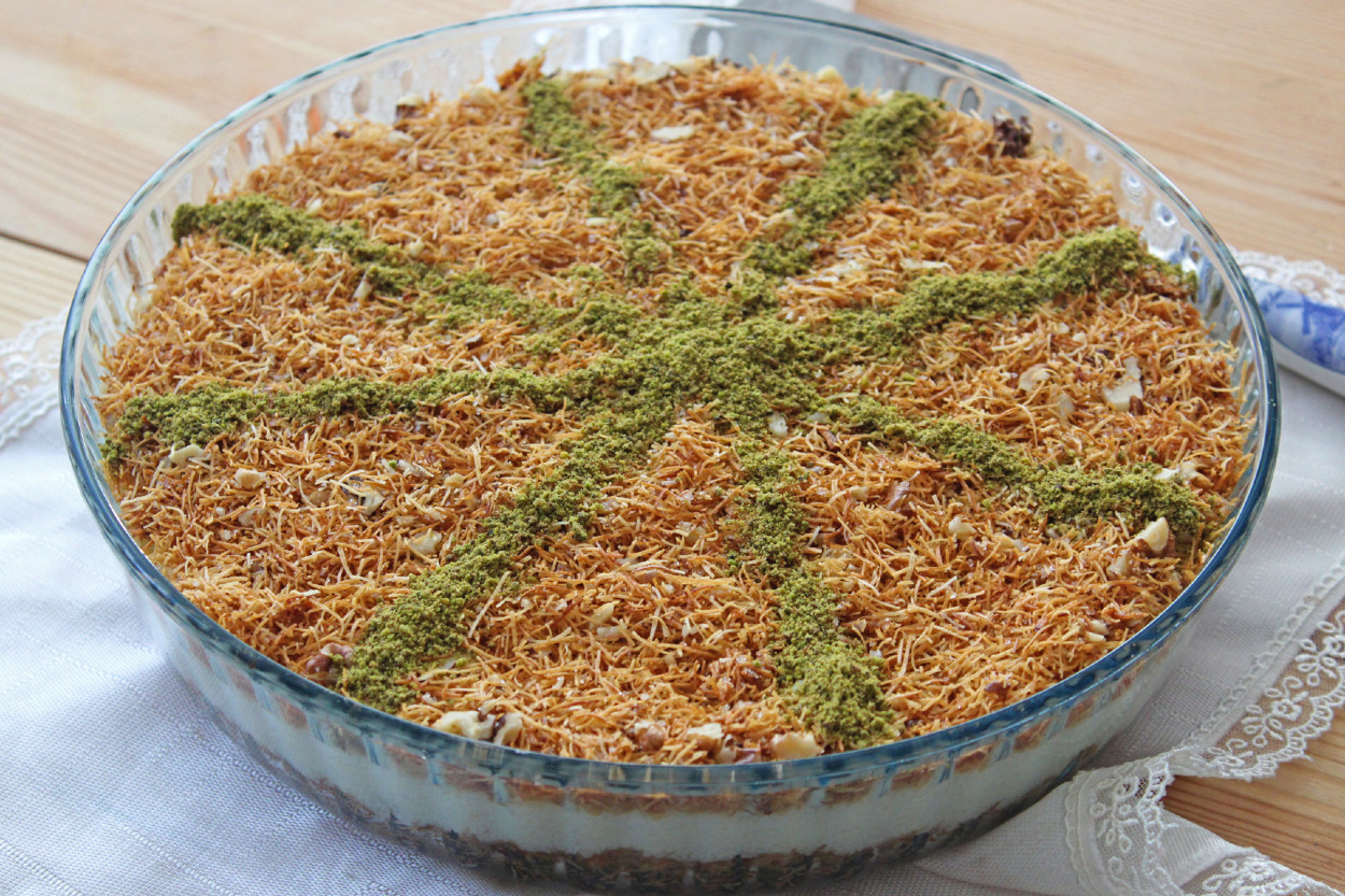 Pasta Görünümlü: Kadayıflı İrmikli Muhallebi