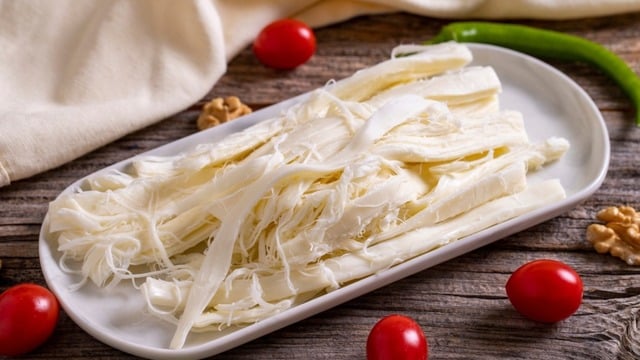 Çeçil Peyniri Nedir? Özellikleri ve Kullanım Alanları
