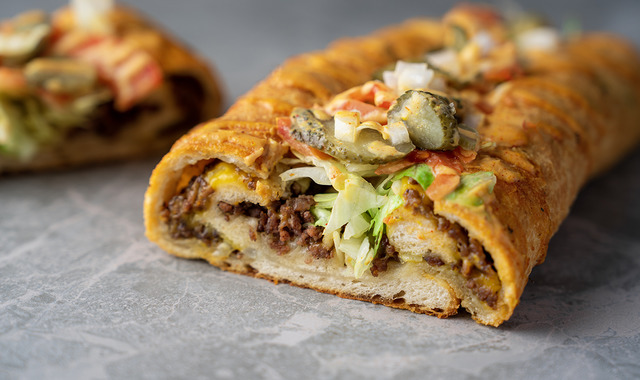Hazır Ekmek Hamurundan: Cheeseburger Sandviç