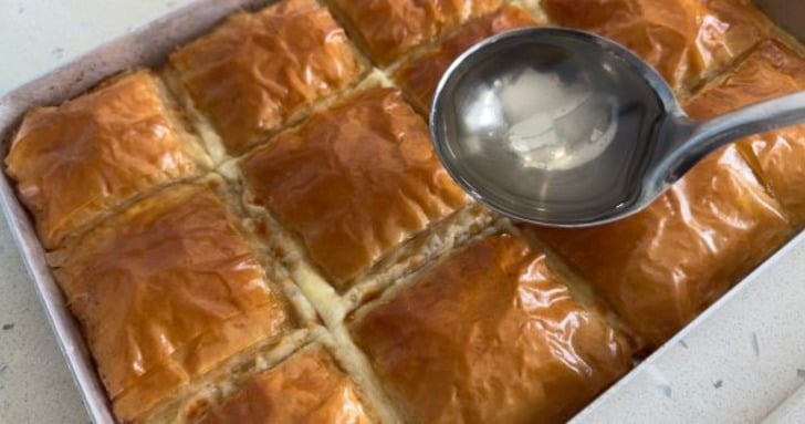 Peynirli Baklava Tarifi Aşama 8