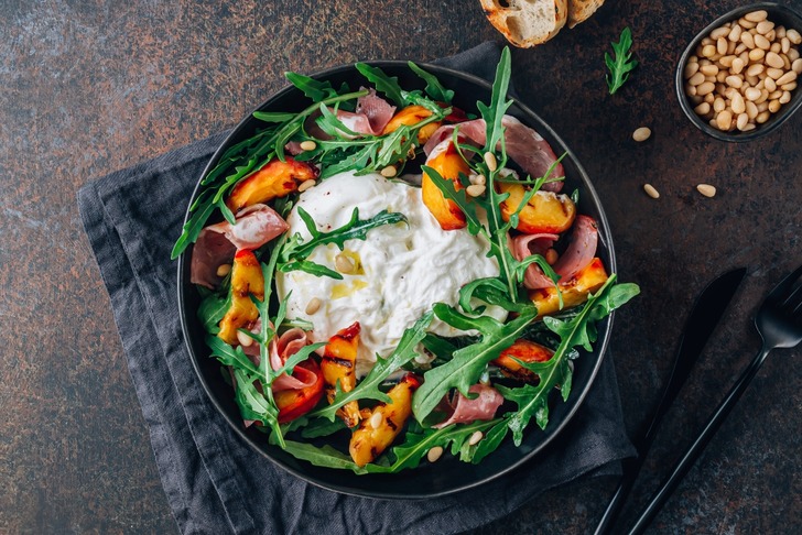 Şeftali Burrata Salatası