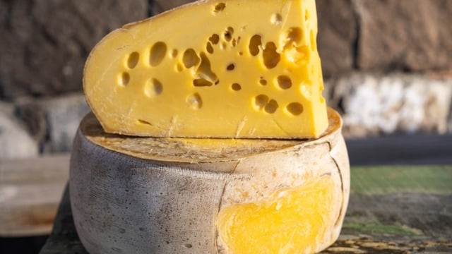 Gravyer Peyniri Nedir? Özellikleri ve Kullanımı