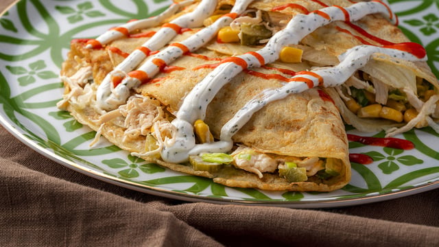 Basit ve Doyurucu: Tavuk Salatalı Krep