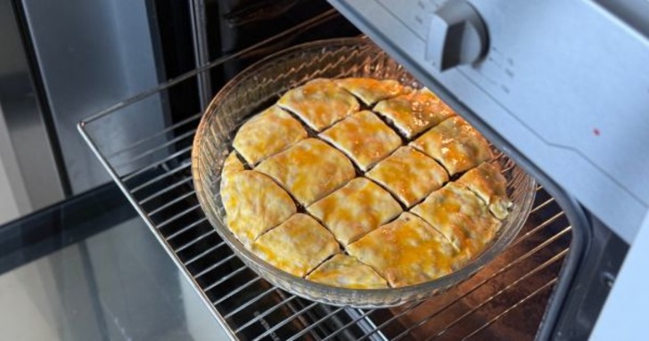El Açması Kıymalı Börek Tarifi Aşama 9
