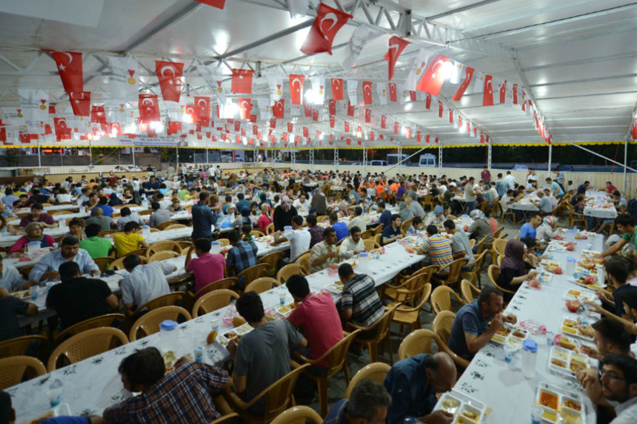 Ramazan Boyunca Gidebileceğiniz İstanbul'un En Büyük 12 İftar Çadırı