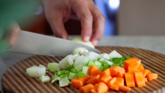Fransız Kesim Tekniği Mirepoix Nedir, Nasıl Uygulanır?