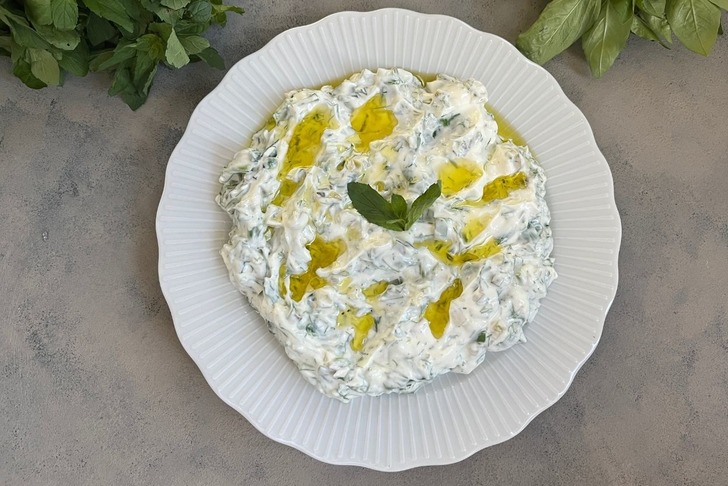 Yoğurtlu Roka Salatası Tarifi