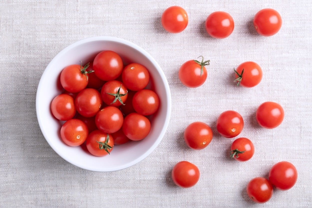 Cherry (Çeri) Domates Nedir? Faydaları, Çeşitleri ve Kullanımı