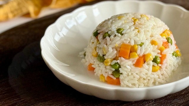 Renkli Sofralara: Gökkuşağı Pilavı