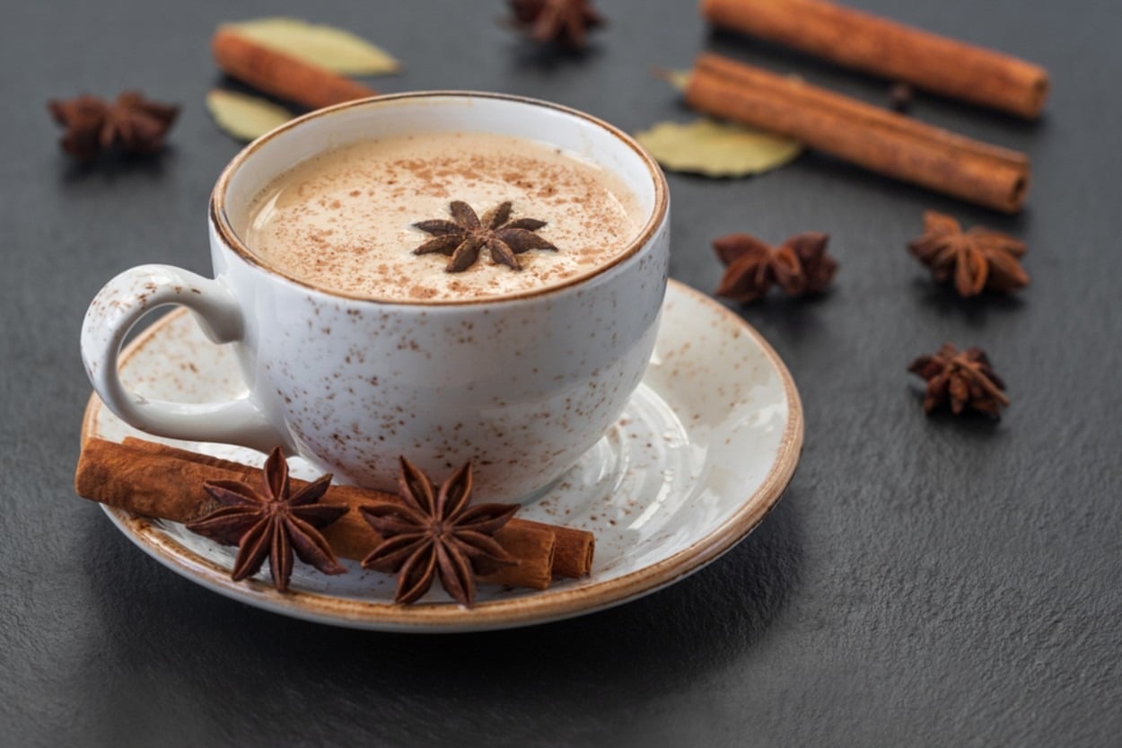 Chai Tea Latte Nedir? Faydaları ve Evde Yapım Rehberi