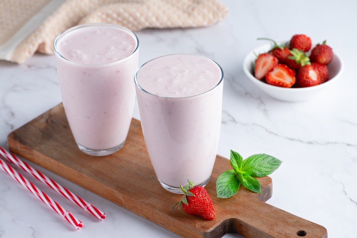 1 Bardak Kefir Kaç Kalori? Tam Yağlı, Yağsız ve Meyveli Kefir Kalorileri