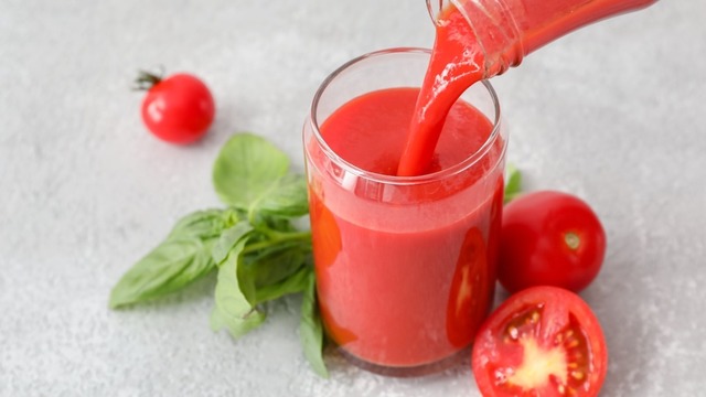 Domates Suyunun Faydaları Nedir? Besin Değeri ve Tüketim Önerileri