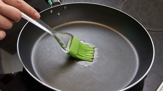 Teflon Tava Nedir? Nasıl Temizlenir? Kullanım ve Bakım Rehberi