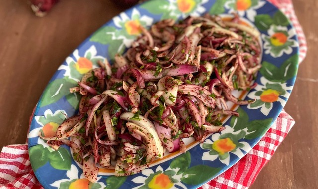 Kebabın Yanına: Adana Usulü Soğan Salatası