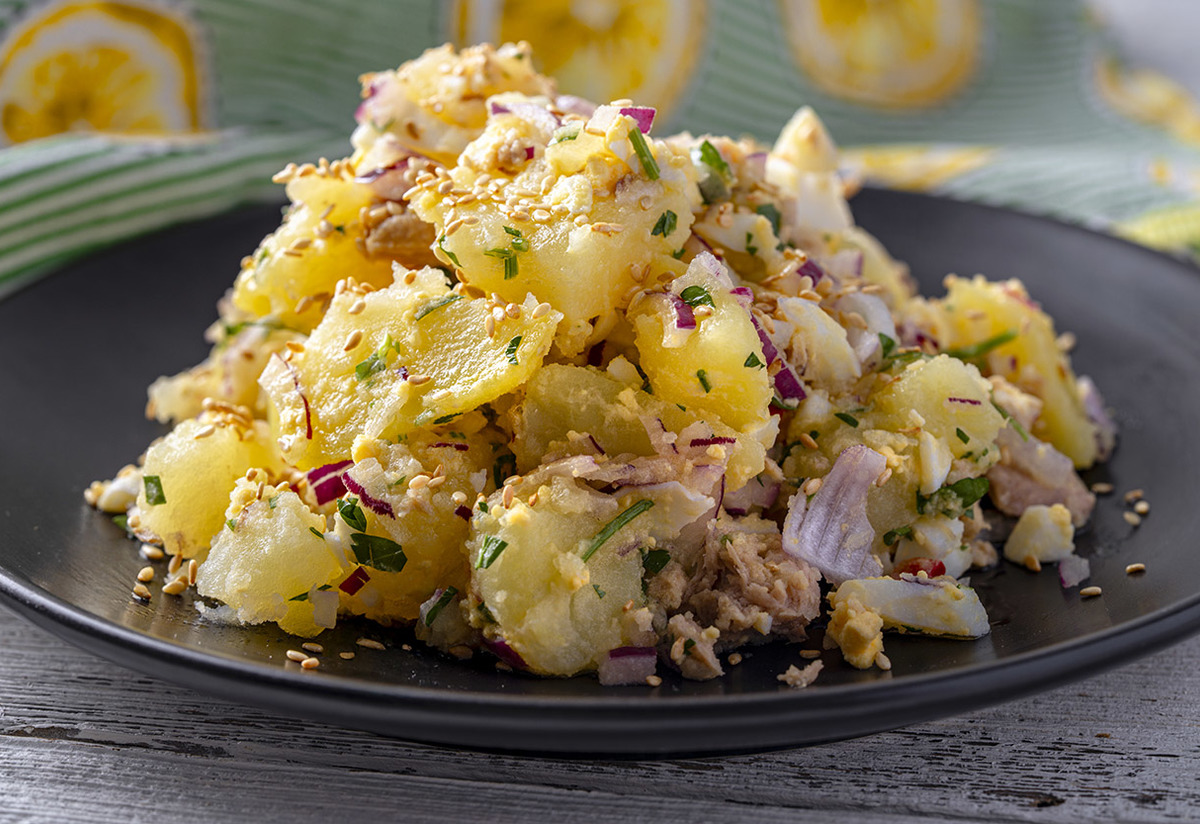 Besleyici ve Doyurucu: Ton Balıklı Patates Salatası Tarifi