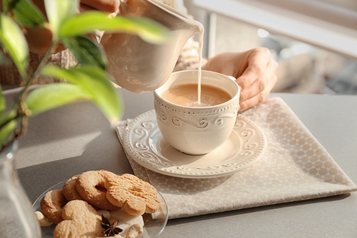 İngiliz Çayı (Sütlü Çay) Nedir, Nasıl Yapılır?