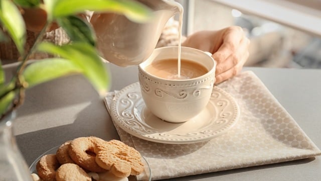 İngiliz Çayı (Sütlü Çay) Nedir, Nasıl Yapılır?