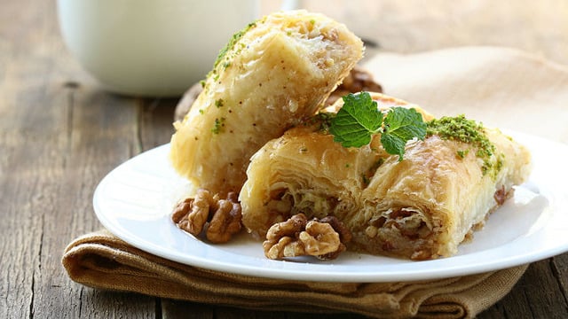 Biz Masumuz: Ev Yapımı Kolay Baklava