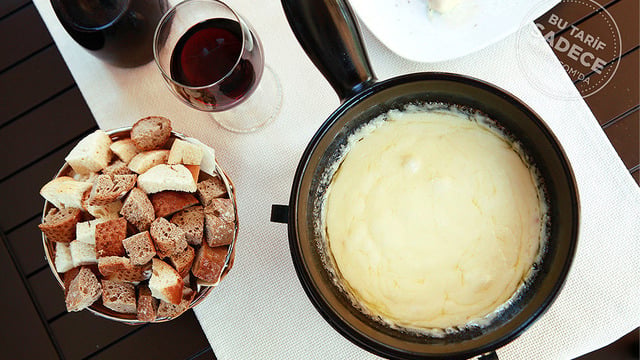 Crepe & Fondue’den: Peynir Fondü