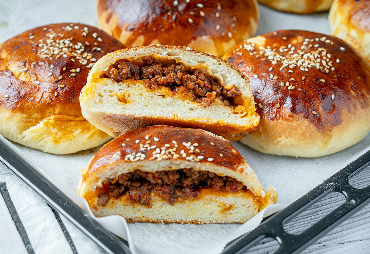 Çok Doyurucu: Patatesli Kıymalı Ekmek Tarifi