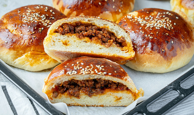 Çok Doyurucu: Patatesli Kıymalı Ekmek