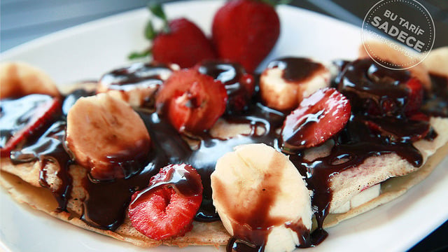 Crepe & Fondue’den: Çilekli Çikolatalı Krep