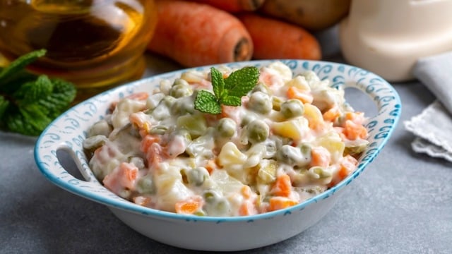 Akıllardaki O Soru: Amerikan Salatası ile Rus Salatası Arasındaki Fark Nedir?