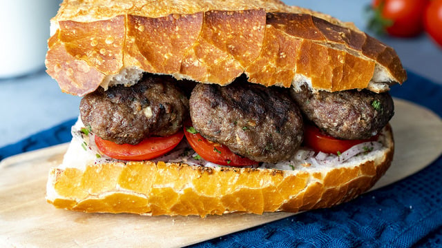 Sokak Lezzeti: Ekmek Arası Köfte