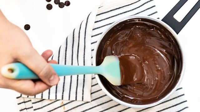 Damla Çikolata Nasıl Eritilir? Benmari ve Mikrodalga Yöntemleri