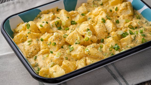 En Lezzetli Hali: Klasik Patates Salatası