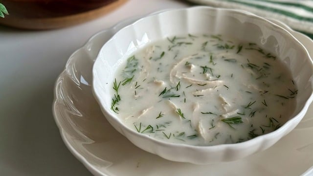 Besleyiciliği Bol: Tavuklu Kereviz Çorbası