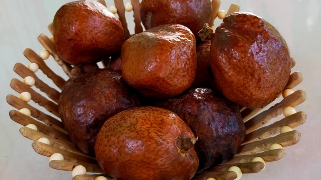 Adem Elması Meyvesi (Mekke Cevizi) Nasıl Yenir? Nasıl Tüketilir?