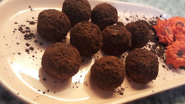 Yağsız ve Şekersiz: Lokmalık Hurmalı Toplar
