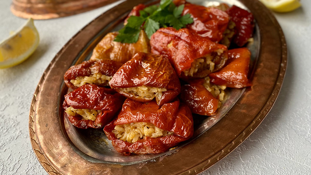 Patlıcan Kadar Nefis: Kuru Biber Dolması