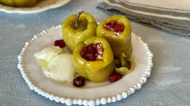 Ekşi Sevenlere: Vişneli Kıymalı Dolma