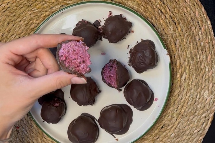 Pembe Hindistan Cevizli Atıştırmalık Tarifi