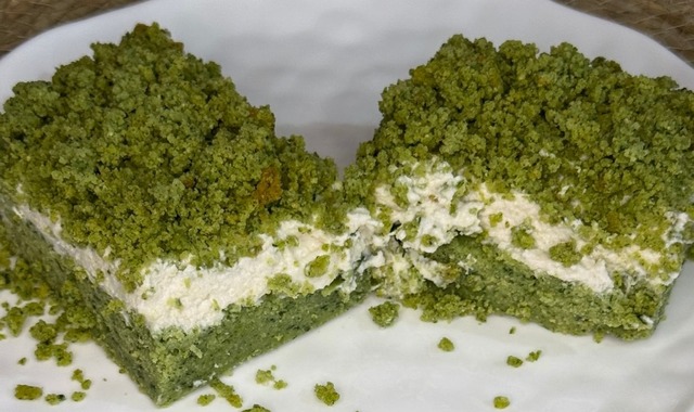 Rengiyle Büyüleyen: Glutensiz Ispanaklı Pasta