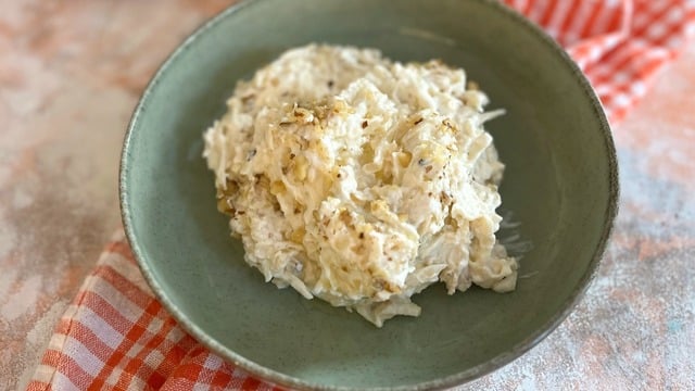 Ayvası da Var: Cevizli Kereviz Salatası