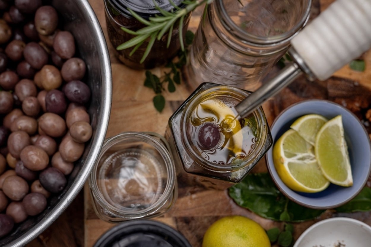 Zeytinin Acılığı Nasıl Alınır? Ev Yapımı Zeytini Tatlandıran Pratik Yöntemler