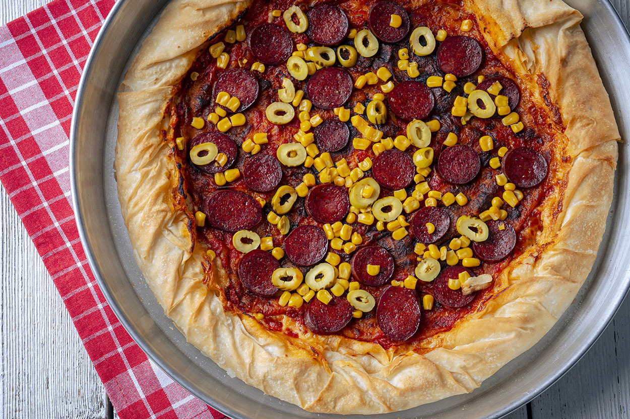 Hamur Açmadan: Yufkadan Tepsi Pizzası