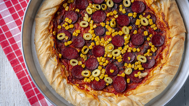 Hamur Açmadan: Yufkadan Tepsi Pizzası